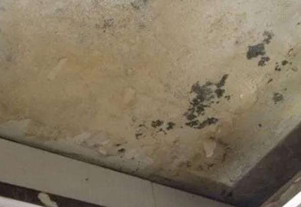 苏州阳台漏水维修公司分享下苏州卫生间渗水维修需要注意哪些问题。